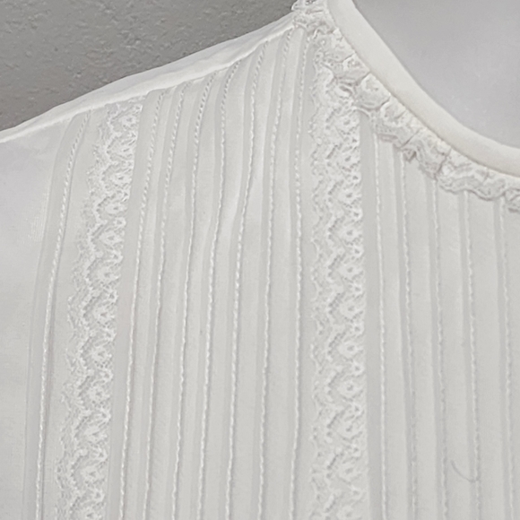 Vintage Pat MacKay 50s white pleated lace trim button back blouse size 36 - Picture 2 of 11